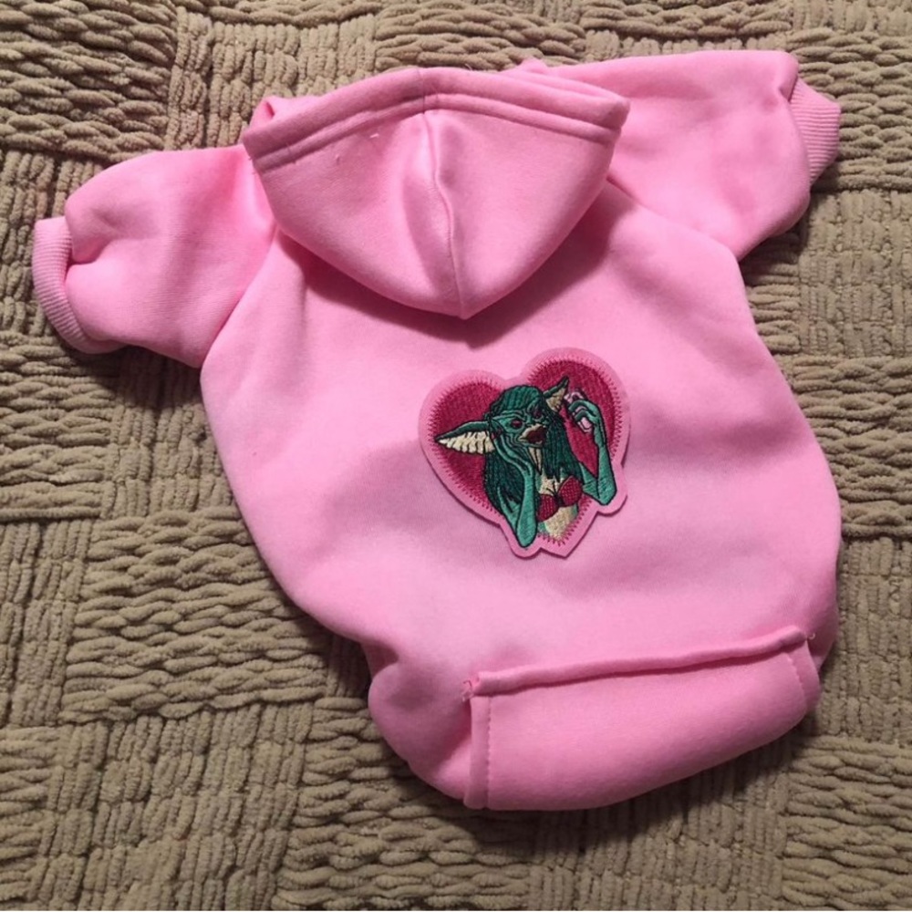 Gizmo gremlins movie pink dog large heart Greta love sweatshirt 80s pop